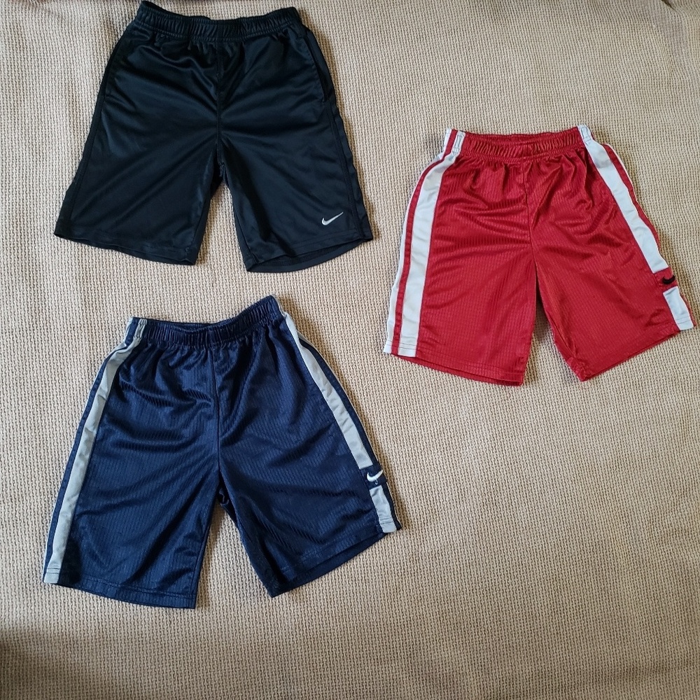 3 Nike Unisex Shorts Big Kids - Size 7
